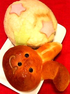 クイーンズ伊勢丹(笹塚)のイースターのウサギとイースターエッグメロンパン